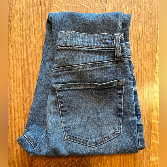 Hi Rise Curvy Mom Jeans - Picture 8 of 11